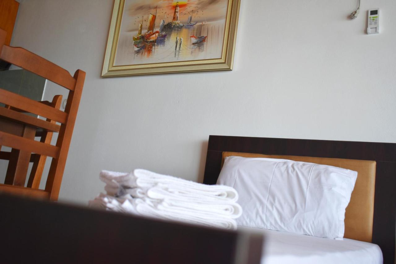 Ionio Rooms II Himare Exterior photo